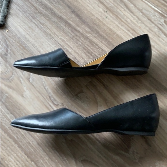 Beautiful black leather flats to dress up or down - Picture 2 of 7